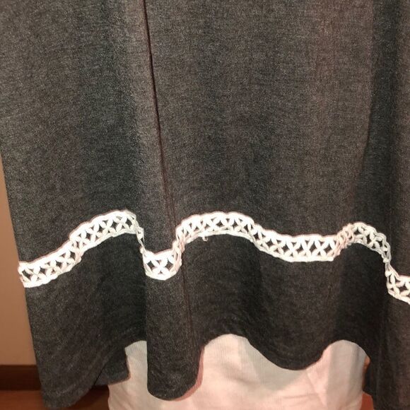 Leezeshaw Tunic  - Picture 2 of 5